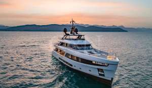 Charter Motor Yacht 