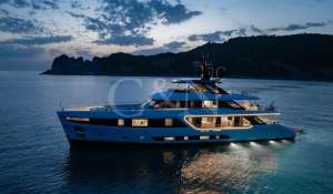 Charter Motor Yacht 