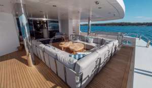 Charter Motor Yacht 