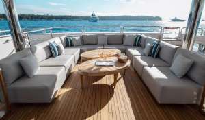 Charter Motor Yacht 