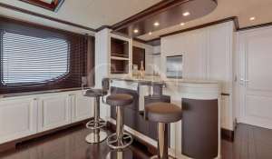 Charter Motor Yacht 