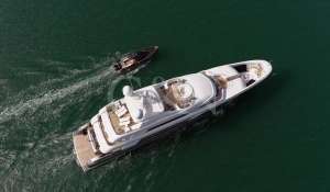 Charter Motor Yacht 