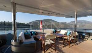 Charter Motor Yacht 