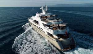 Charter Motor Yacht 