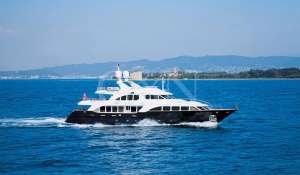 Charter Motor Yacht 