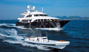 Charter Motor Yacht 