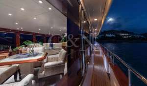 Charter Motor Yacht 