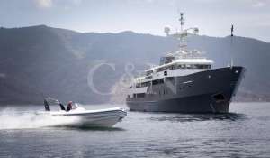 Charter Motor Yacht 