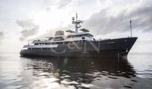 Charter Motor Yacht 