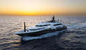 Charter Motor Yacht 