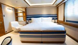 Charter Motor Yacht 