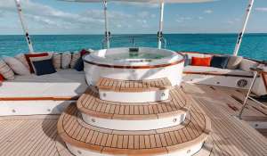 Charter Motor Yacht 