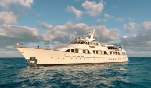 Charter Motor Yacht 