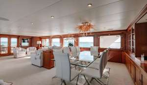 Charter Motor Yacht 