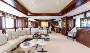 Charter Motor Yacht 