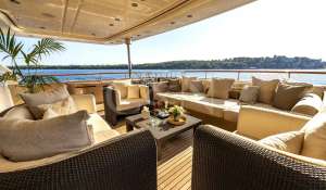 Charter Motor Yacht 