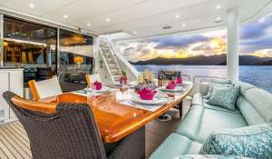 Charter Motor Yacht 