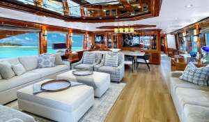 Charter Motor Yacht 