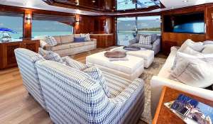 Charter Motor Yacht 