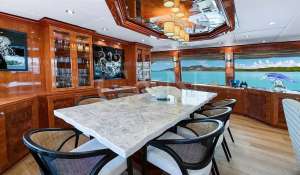 Charter Motor Yacht 