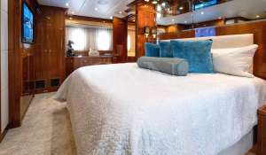 Charter Motor Yacht 