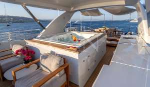 Charter Motor Yacht 