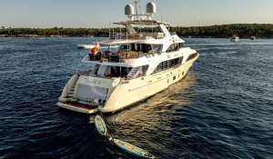 Charter Motor Yacht 