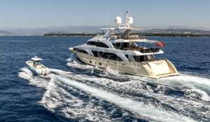 Charter Motor Yacht 