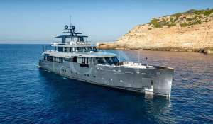 Charter Motor Yacht 