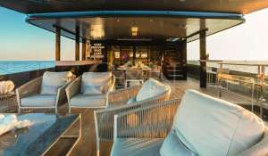 Charter Motor Yacht 