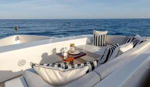 Charter Motor Yacht 