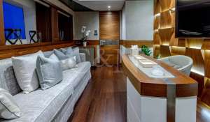 Charter Motor Yacht 