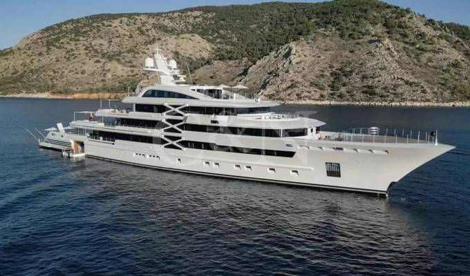 Charter Motor Yacht 