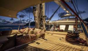 Charter Sailing Yacht 