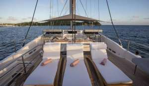 Charter Sailing Yacht 