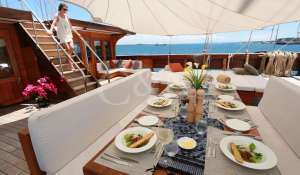 Charter Sailing Yacht 