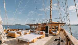 Charter Sailing Yacht 