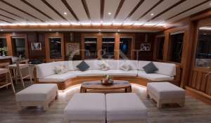 Charter Sailing Yacht 