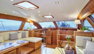 Charter Sailing Yacht 