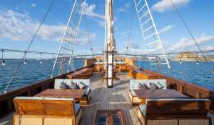 Charter Sailing Yacht 