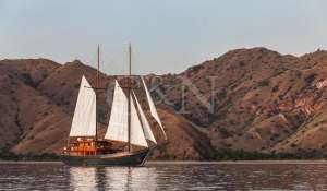 Charter Sailing Yacht 