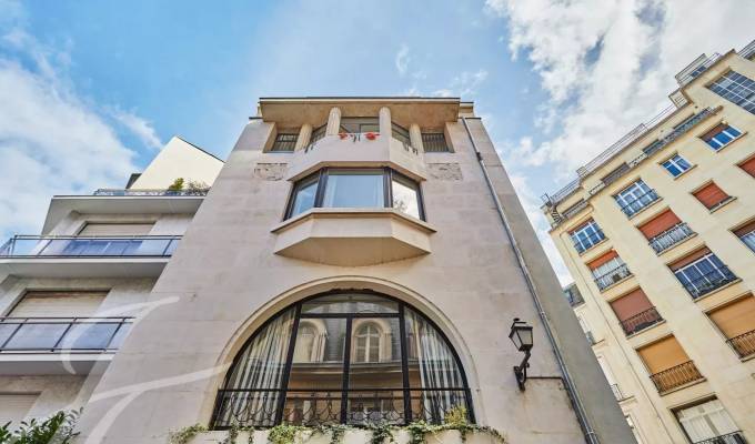 Apartment Avenue Montaigne, Paris, Paris Ile de France, France For Sale