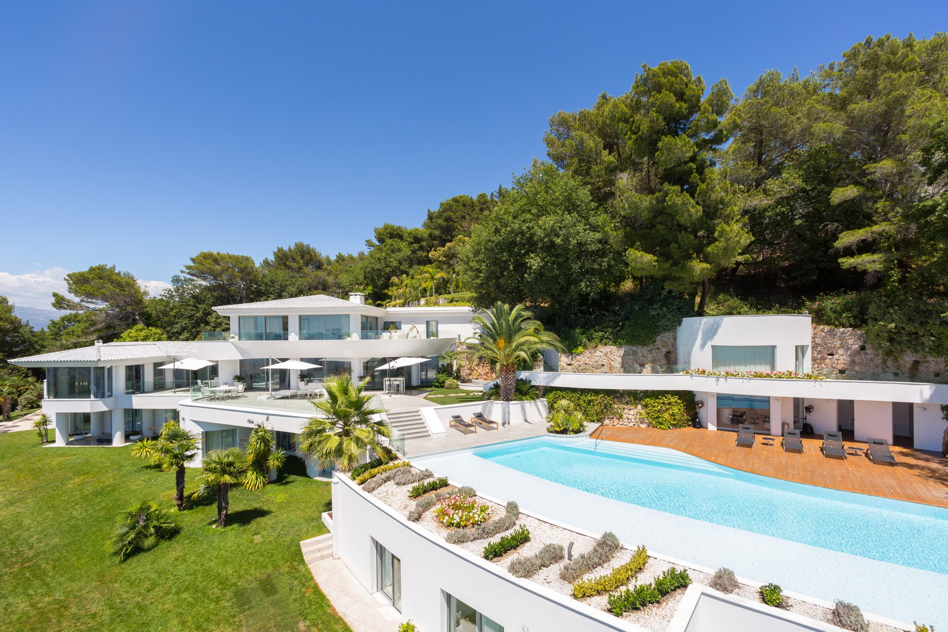 Luxury real estate in France : French Riviera, Paris, Provence, French Alps