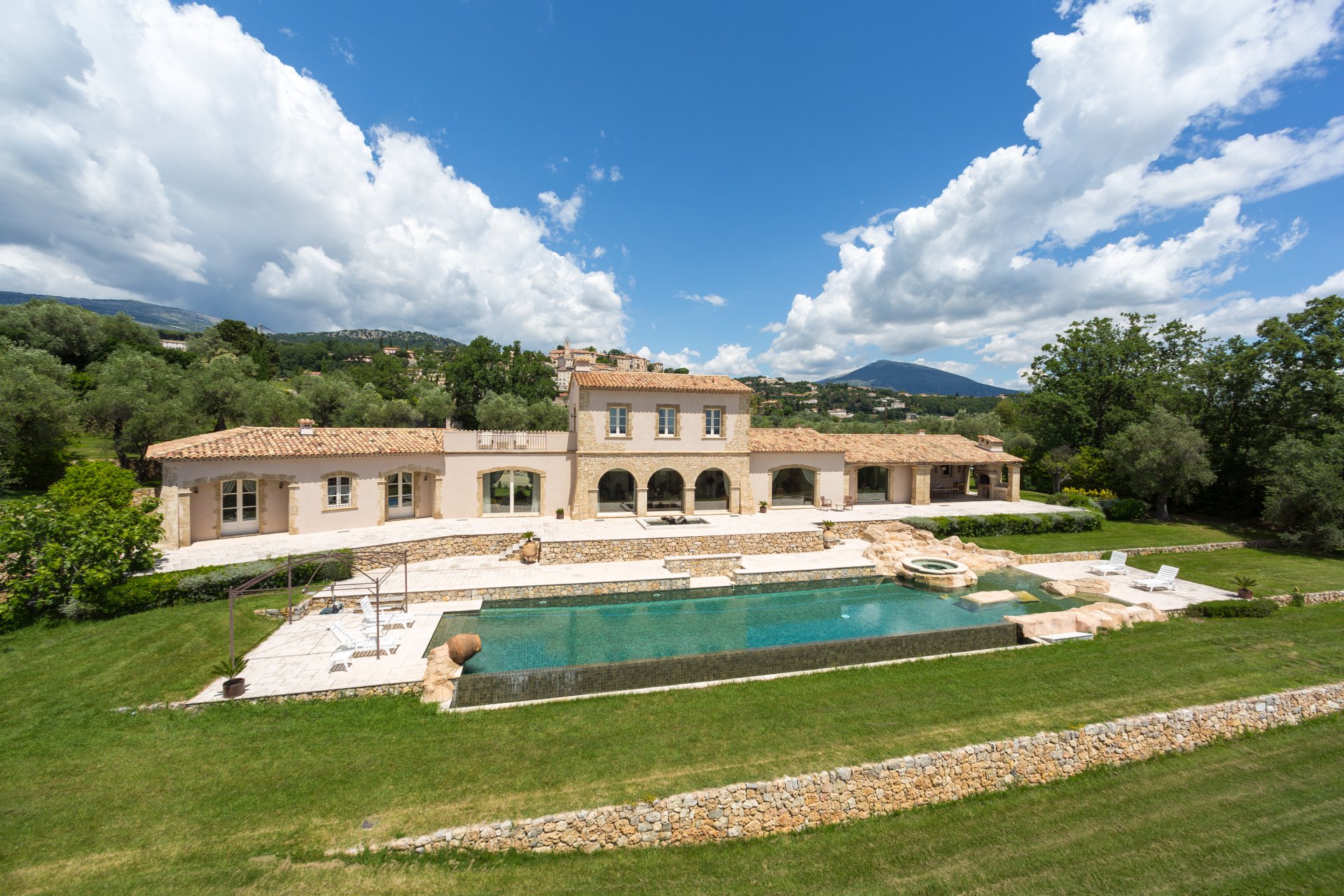 Ad Sale Property Châteauneuf-Grasse (06740), 8 Rooms ref:V1317VA