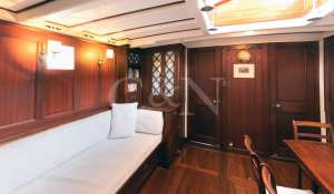 Sale Sailing Yacht 