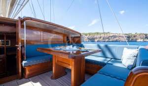 Sale Sailing Yacht 