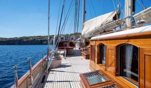 Sale Sailing Yacht 