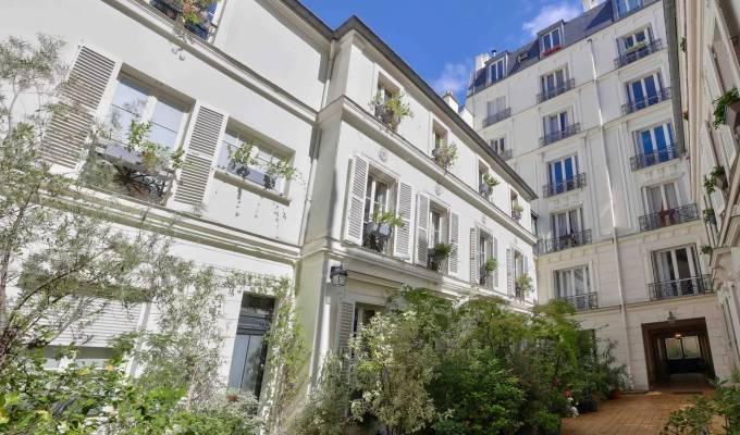 Sale Townhouse Paris 8ème