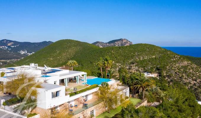 Seasonal rental Property Roca Llisa